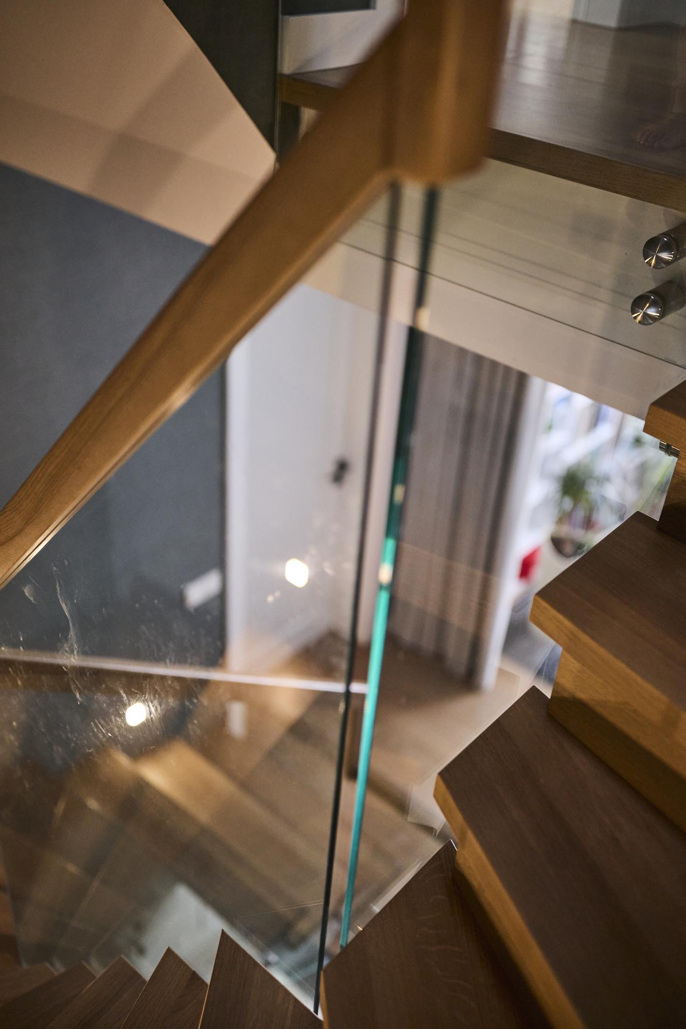 316270964_Stainless Steel and Aluminium Glass Railings 4.jpg